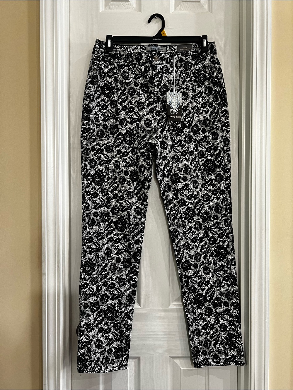 Black and White Floral Lace Print Straight Cut (3) Pocket Stretch Pants.